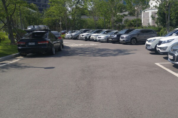 실제 주차되어 있는 모습입니다