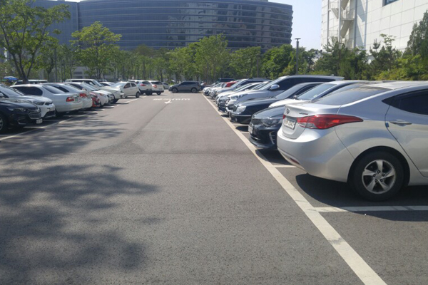 실제 주차되어 있는 모습입니다